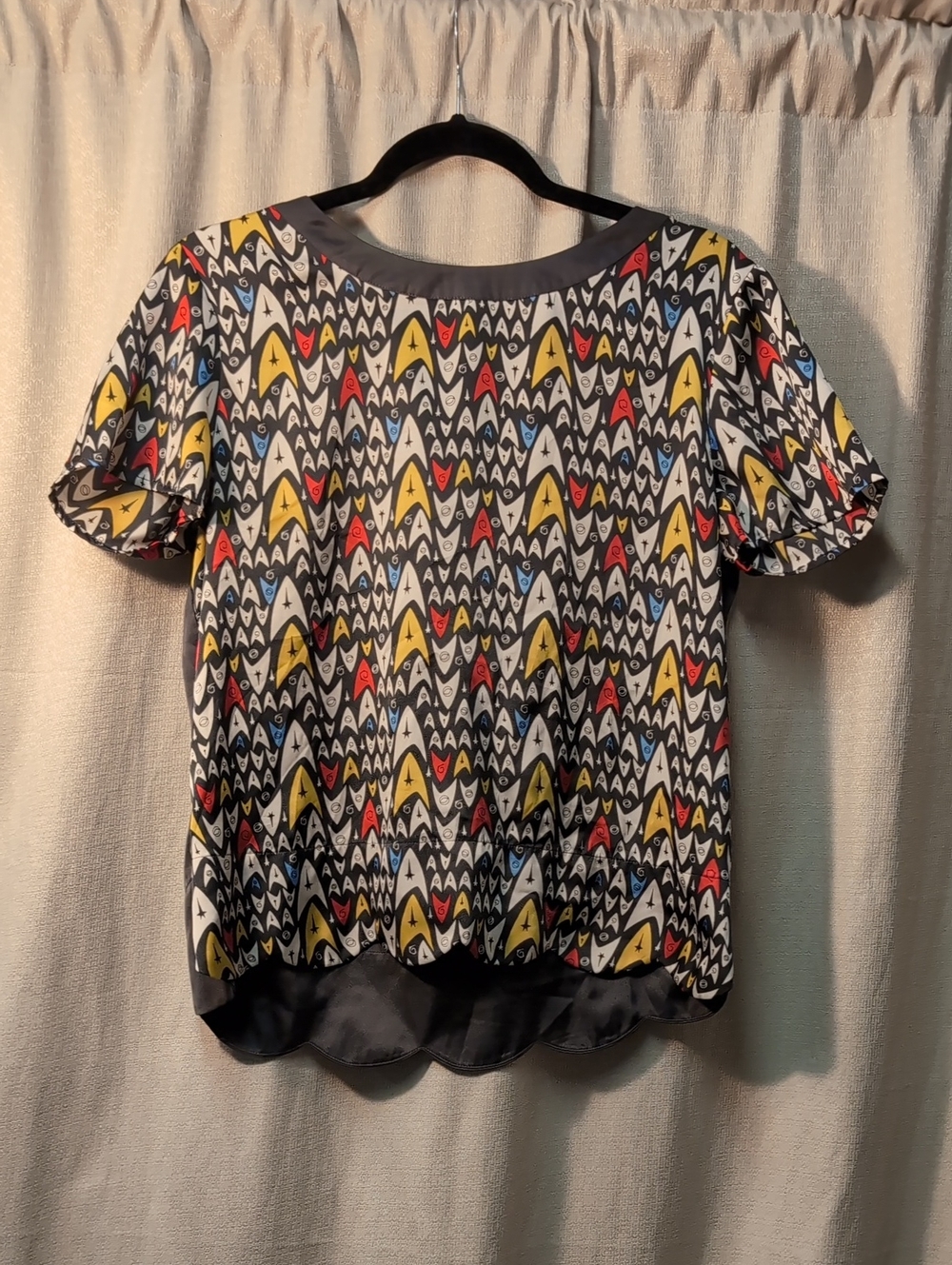 Her Universe | Star Trek Starfleet Insignia Scalloped Hem Top